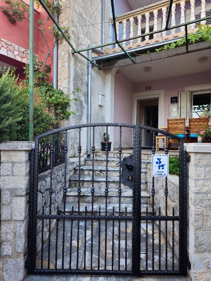 Apartman Lila Cunski Exterior photo