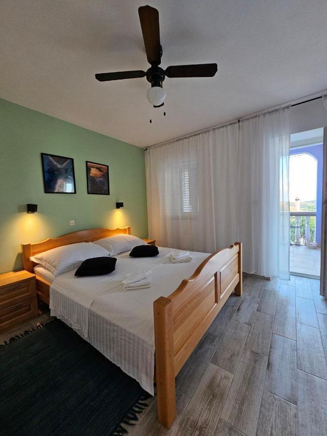 Apartman Lila Cunski Exterior photo